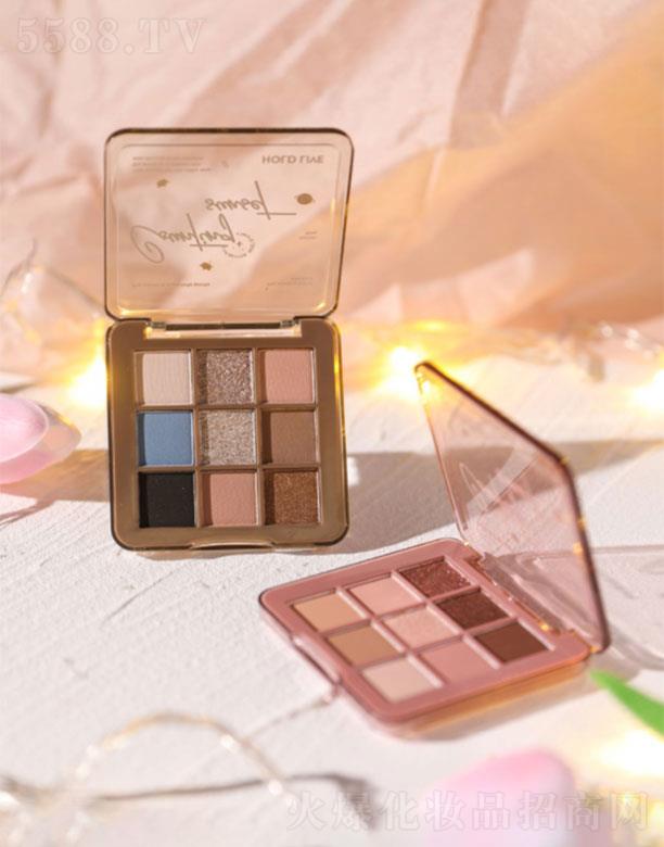 �K���K�����Q�����޹�˾���K���K�����Q   HOLD-LIVE�FȾ��ĺ��ɫ��Ӱ�P   �{ɫ��Ѭ