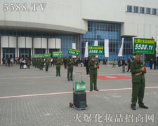 ���R�ľGɫ܊�b�(du��)����һ�lֱ���W���ڕ�(hu��)��(ch��ng)��