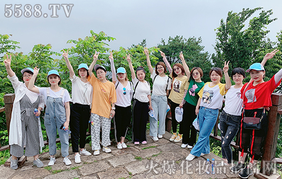 �߽������r��������Ӣ�����