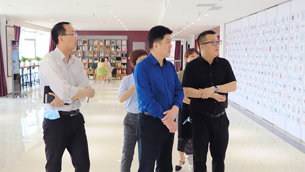 熱烈歡迎石佛園區(qū)運營中心魏主任一行蒞臨火爆網(wǎng)參觀指導! 熱烈歡迎石佛園區(qū)運營中心魏主任一行蒞臨火爆網(wǎng)參觀指導!