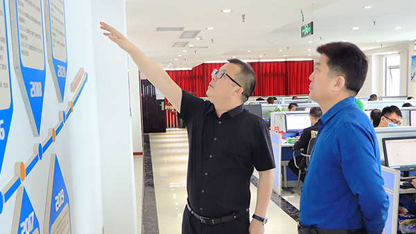 熱烈歡迎石佛園區(qū)運營中心魏主任一行蒞臨火爆網(wǎng)參觀指導!1 熱烈歡迎石佛園區(qū)運營中心魏主任一行蒞臨火爆網(wǎng)參觀指導!1