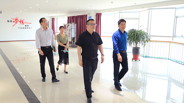 熱烈歡迎石佛園區(qū)運營中心魏主任一行蒞臨火爆網(wǎng)參觀指導!2 熱烈歡迎石佛園區(qū)運營中心魏主任一行蒞臨火爆網(wǎng)參觀指導!2