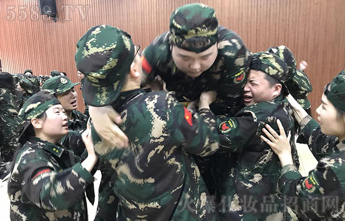 比出風(fēng)采,超越自我!火爆每一個人都是“戰(zhàn)士”! 比出風(fēng)采,超越自我!火爆每一個人都是“戰(zhàn)士”!