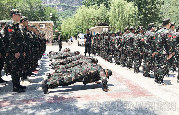 要做點(diǎn)亮別人的蠟燭 要做點(diǎn)亮別人的蠟燭