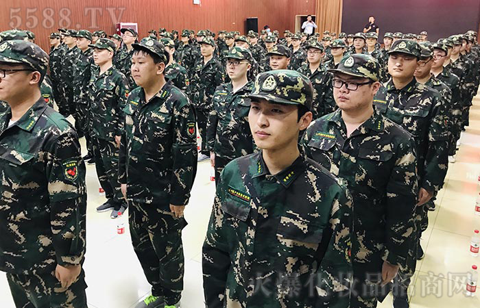 付出不亞于任何人的努力,全力以赴你總會(huì)有所收獲! 付出不亞于任何人的努力,全力以赴你總會(huì)有所收獲!