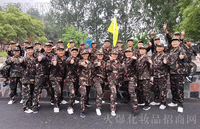 一榮俱榮、一損俱損;一個(gè)團(tuán)隊(duì)的榮譽(yù)是需要每一個(gè)人都用心負(fù)責(zé)參與完成的! 一榮俱榮、一損俱損;一個(gè)團(tuán)隊(duì)的榮譽(yù)是需要每一個(gè)人都用心負(fù)責(zé)參與完成的!