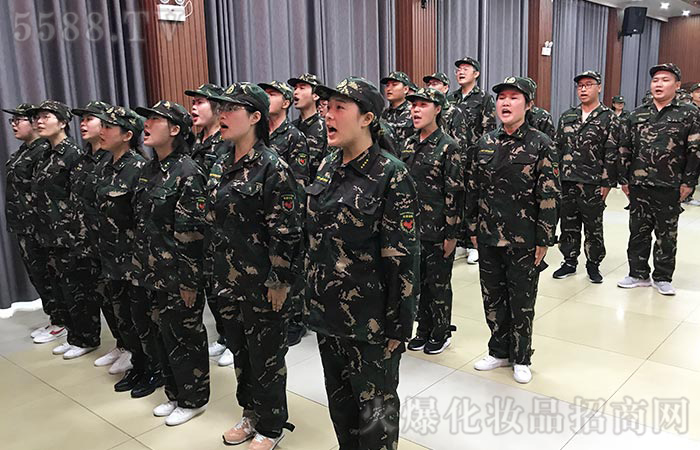 凝聚團(tuán)隊(duì)夢,懷揣感恩心! 凝聚團(tuán)隊(duì)夢,懷揣感恩心!