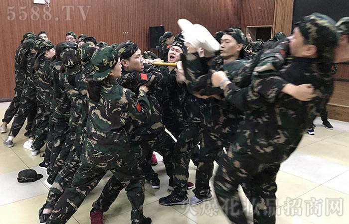 團(tuán)結(jié)協(xié)作,突破自我! 團(tuán)結(jié)協(xié)作,突破自我!