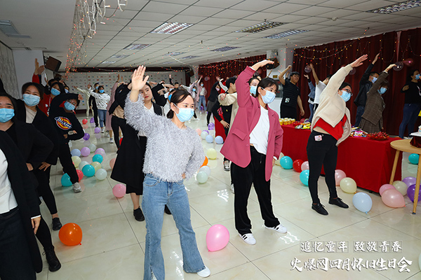 “追憶童年·致敬青春”火爆網(wǎng)4月懷舊生日會圓滿舉辦 “追憶童年·致敬青春”火爆網(wǎng)4月懷舊生日會圓滿舉辦