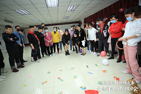 “追憶童年·致敬青春”火爆網(wǎng)4月懷舊生日會圓滿舉辦 “追憶童年·致敬青春”火爆網(wǎng)4月懷舊生日會圓滿舉辦