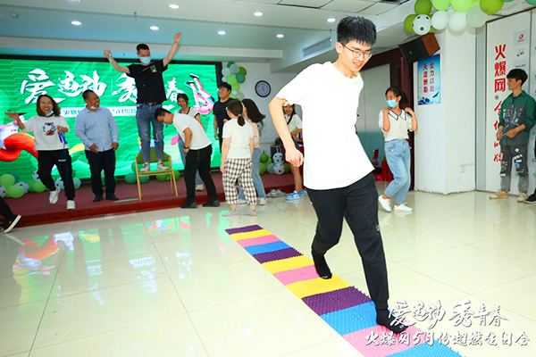 �\�ӽ≺����ӵ��ף��𱬾W(w��ng)�����\�� ���ഺ��5���\�����Օ��A�M�e�k