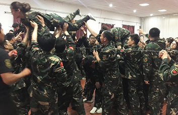 ֻ���B��ƴ�������ܳ�Խ������