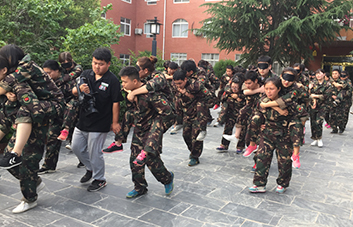 ��������ۣ���Փ�D�y�U�����Ҷ����վo������c��ͬ�У�