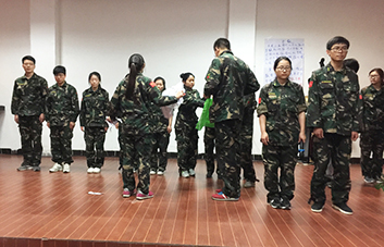 ���س��Z����Ը�����Լ��S�µđ��P�Z�ԣ�