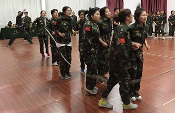 �����X�����Ʊ��O�ޣ��@һ·�҂��A��Ư����