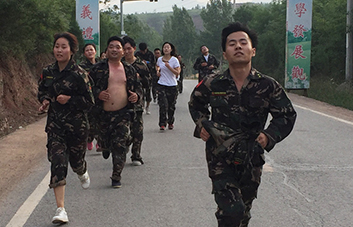 ͽ������15����w򞡰�L��·����ĥ�Z����Ѫ�Ի�����