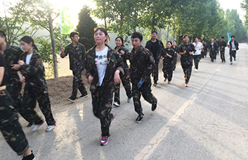 ���˲����������ŗ�������ֱǰ��