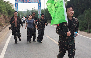 ͽ������15�������w򞡰�L��·����ĥ�Z����Ѫ�Ի��⣡