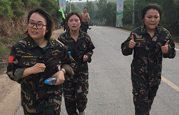 ���˲����������ŗ�������ֱǰ��