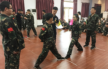 ���M�X����ȫ��Ŀ�˕r��ֻʣ�·������Є���