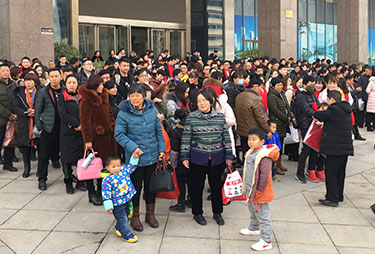 ��ʮ���У�����B(y��ng)�������gӭ��ĸ���c��10����